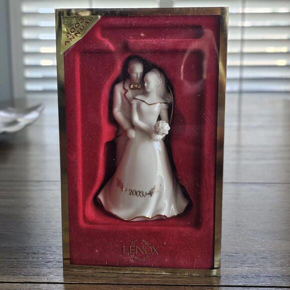LENOX 2003 Bride and Groom Porcelain Ornament with Box - Picture 7 of 8